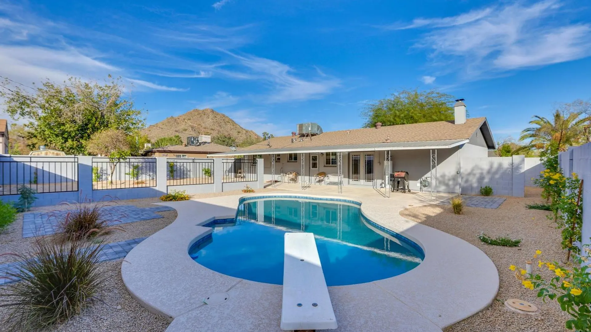 Centrally Located Oasis 1 Mi To Shadow Mountain! Phoenix Holiday home