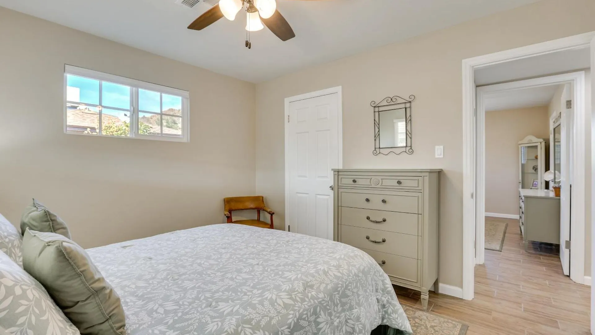 Centrally Located Oasis 1 Mi To Shadow Mountain! Phoenix